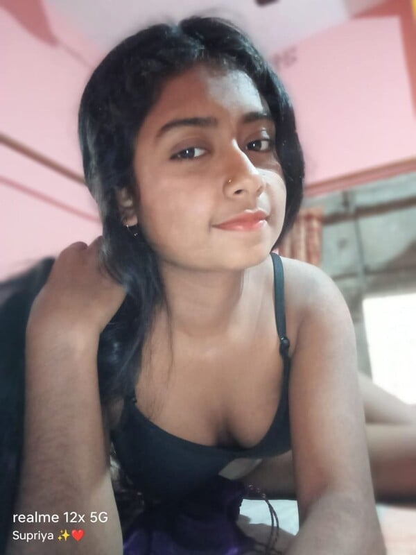 Topless Desi girl Supriya unseen collection