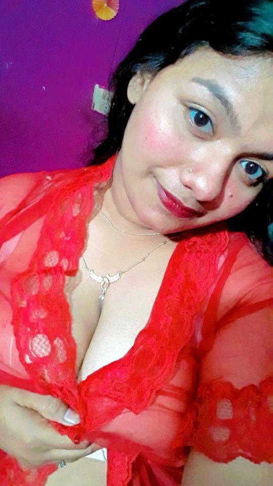 Bhabhi opening nighty and showing sexy boobs