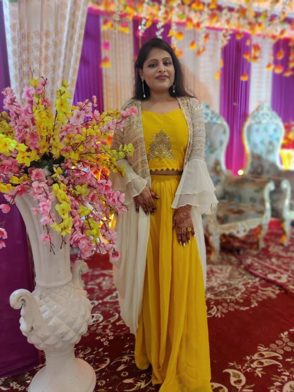 Busty MILF aunty naked before mirror photos