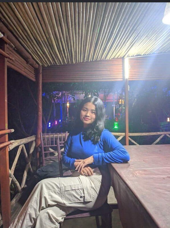 Assamese bhabhi nude before the mirror photos