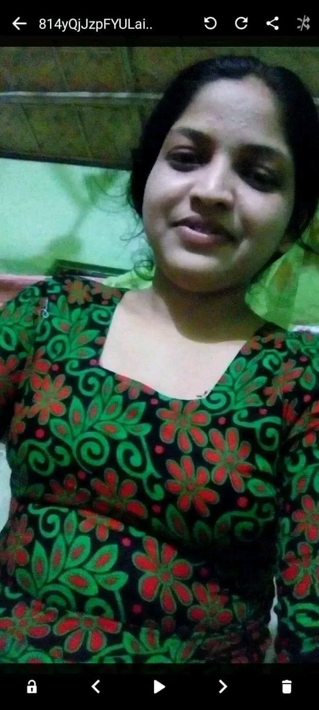 Bhabhi showing horny pussy and nude hot photos