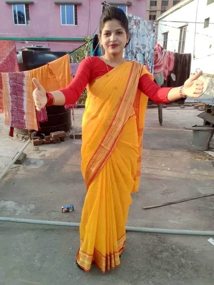 Bhabhi showing horny pussy and nude hot photos