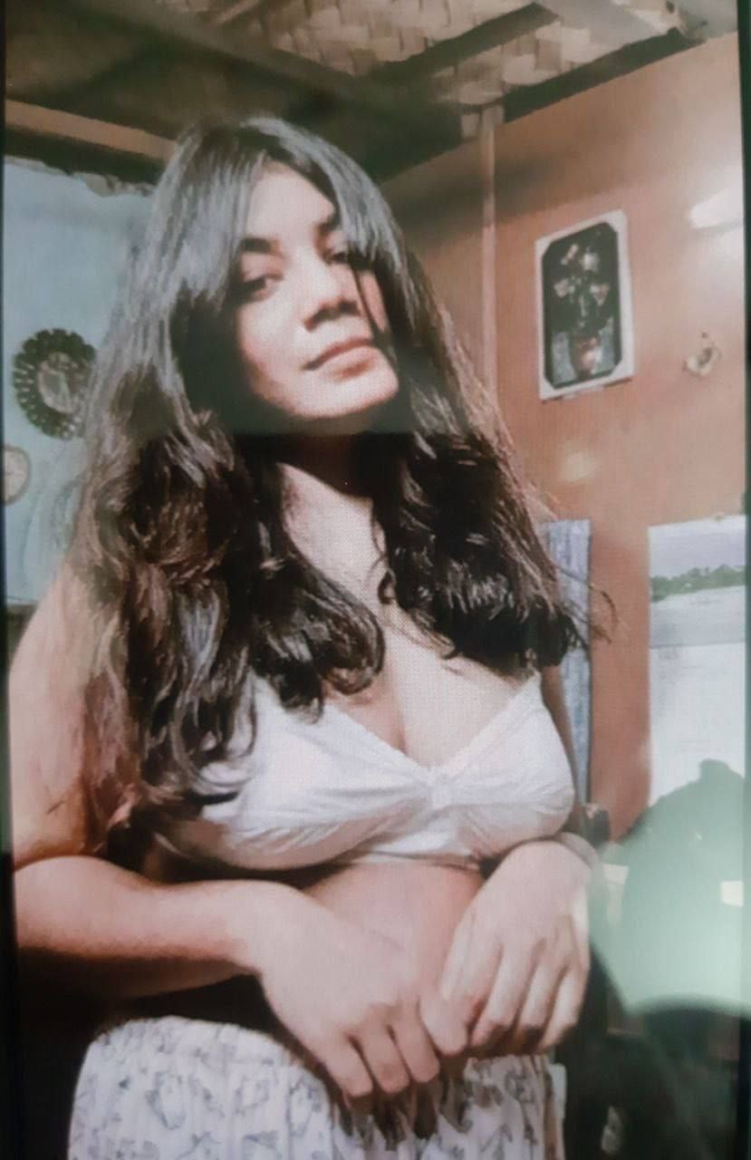 Bangladeshi sex bomb naked for first time pics