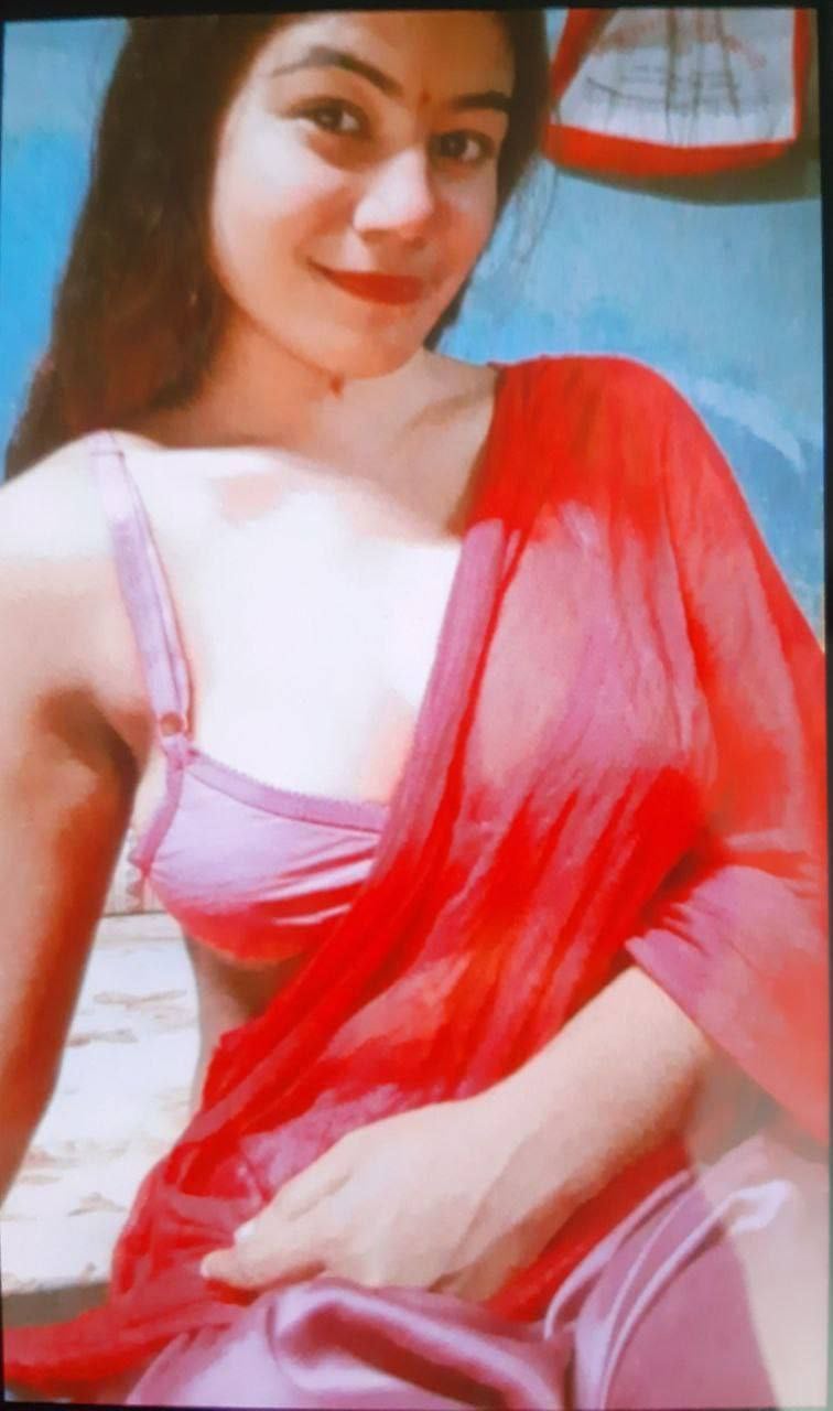 Bangladeshi sex bomb naked for first time pics