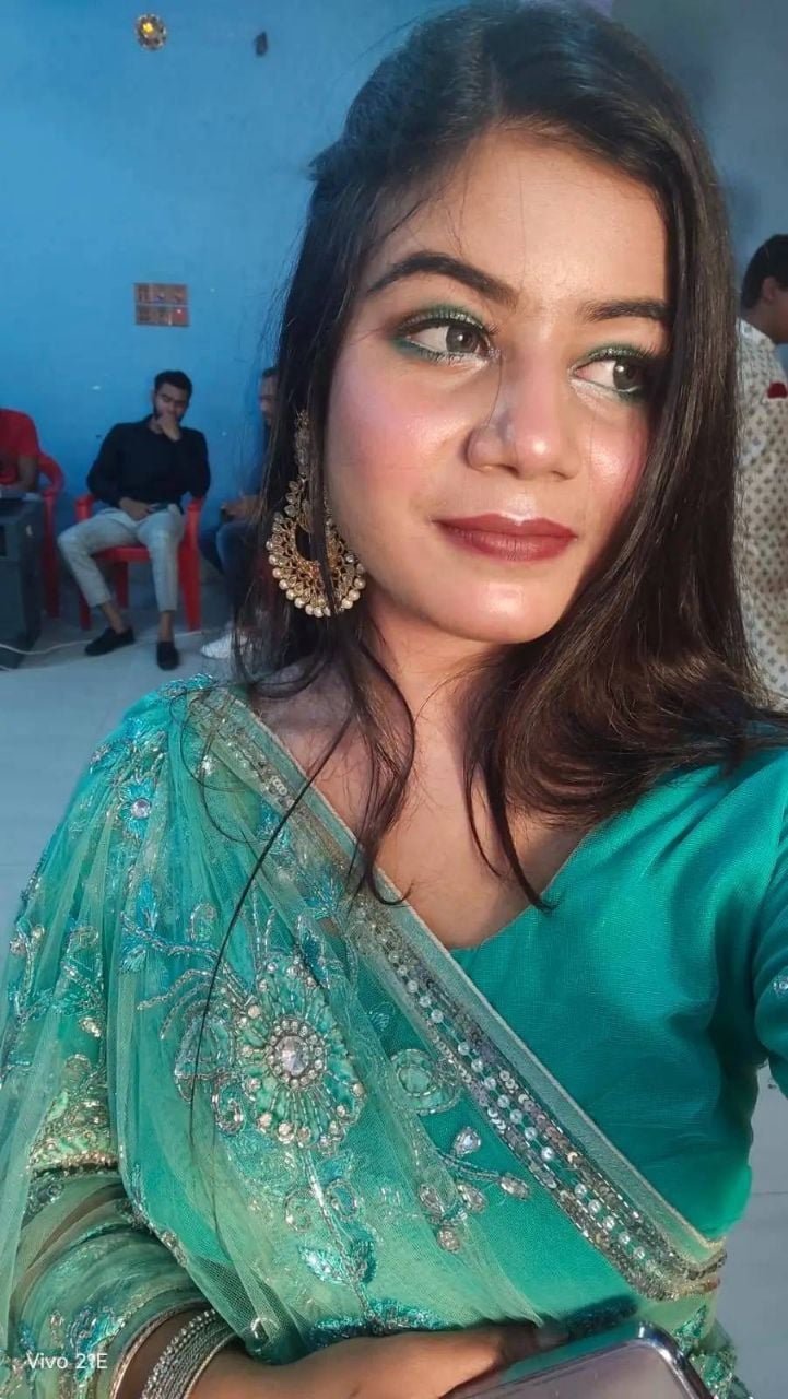 Bangladeshi sex bomb naked for first time pics