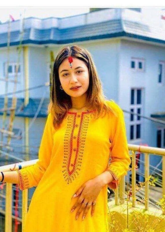 Assamese bhabhi topless boobs showing exclusive