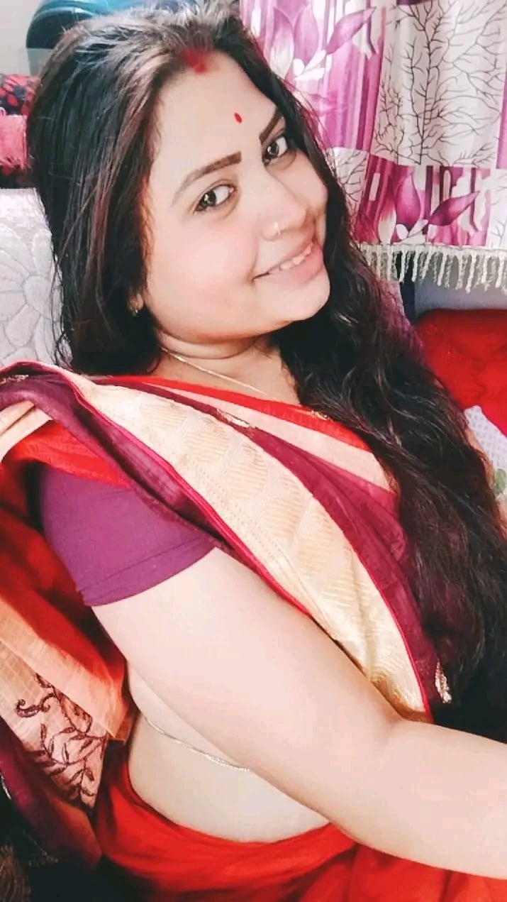 Beautiful bhabhi naked photos exposed by lover