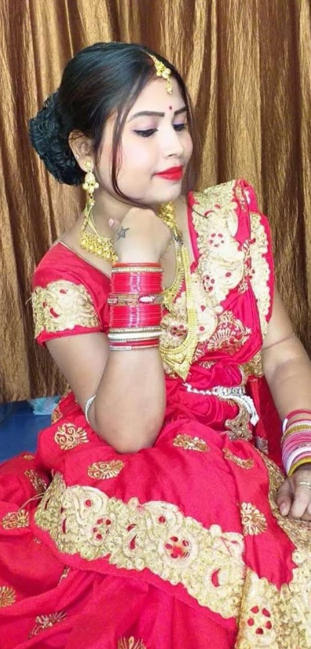 Beautiful bhabhi naked photos exposed by lover