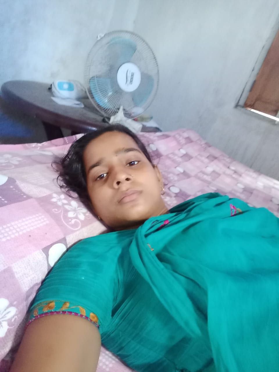 Divorced aunty showing huge boobs - topless show