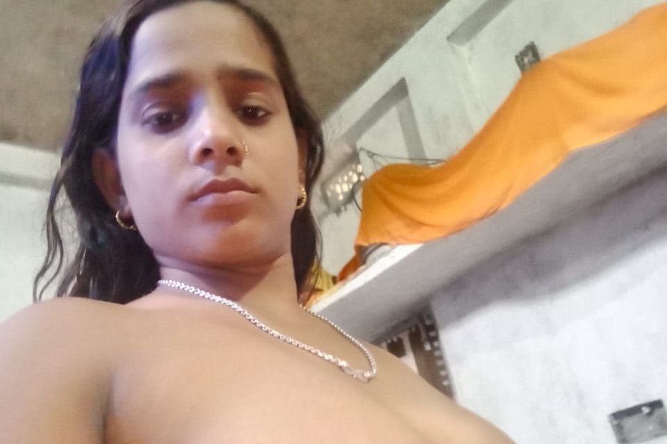 Divorced aunty showing huge boobs - topless show