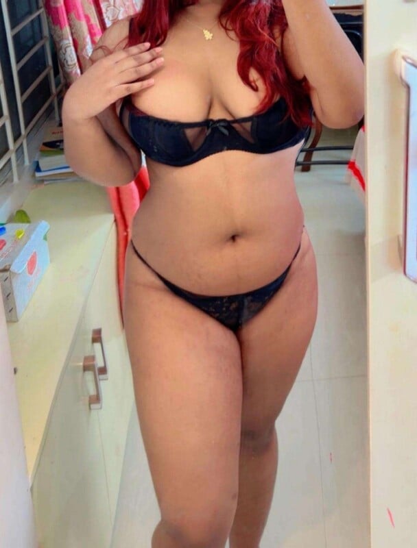 Hot ass mature aunty boobs showing exclusive photos