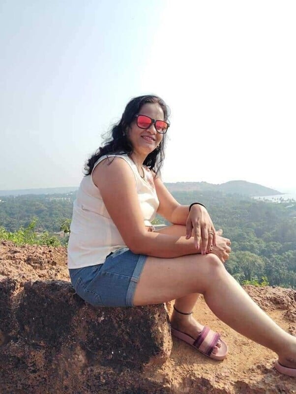 Indian bhabhi on vacation sexy and topless photos