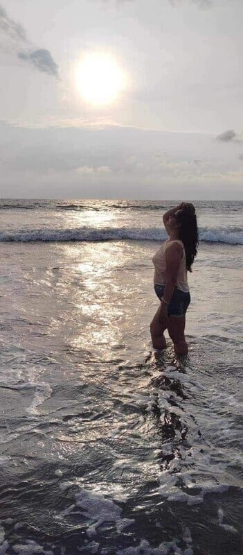 Indian bhabhi on vacation sexy and topless photos