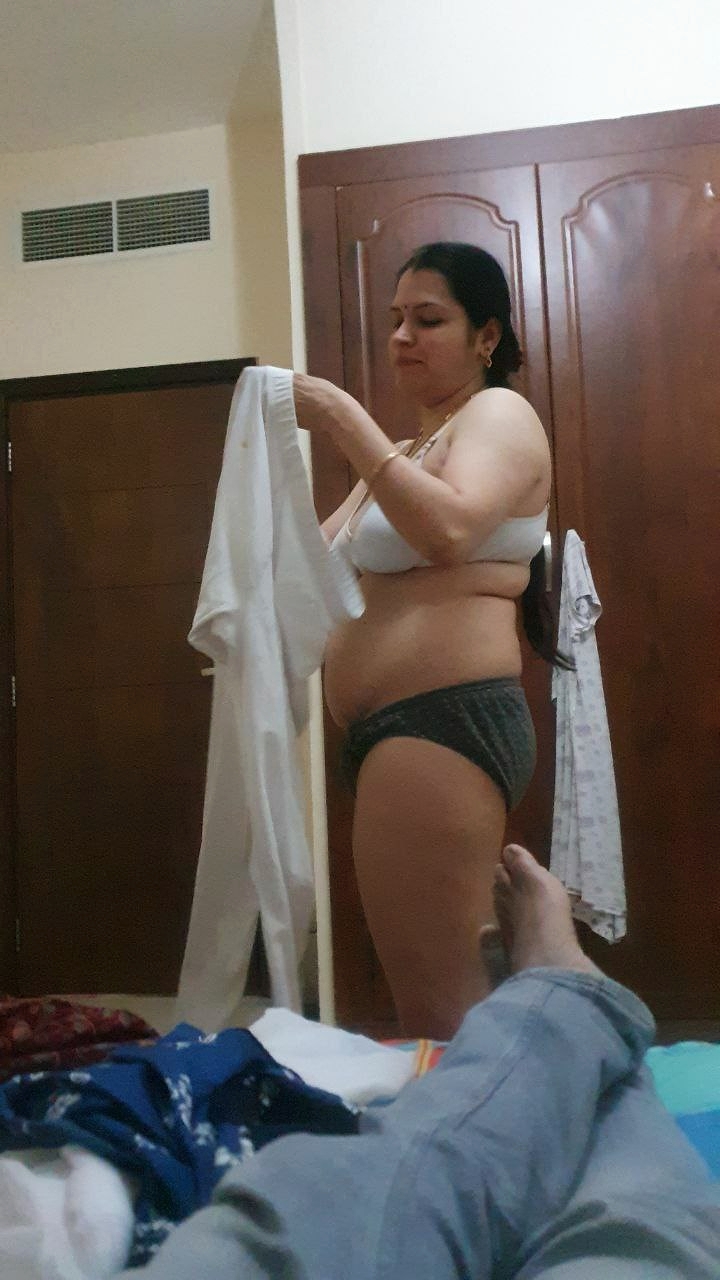 Next door bhabhi nude photos shared by neighbor