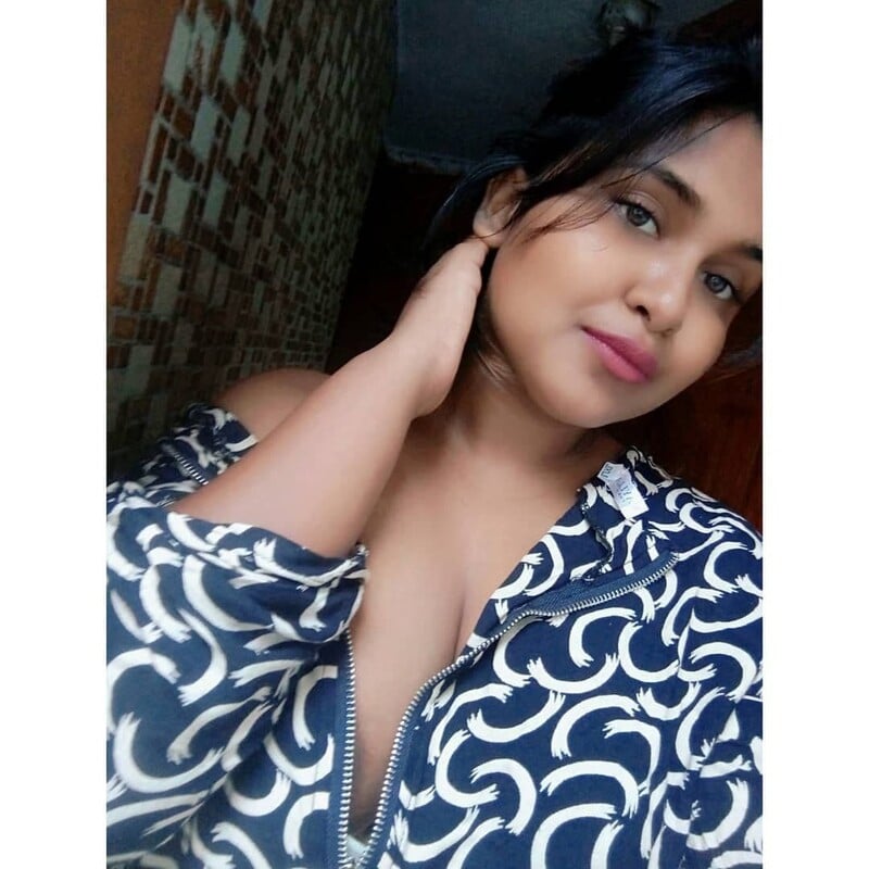 Sri Lankan big ass unmarried girl nude photos