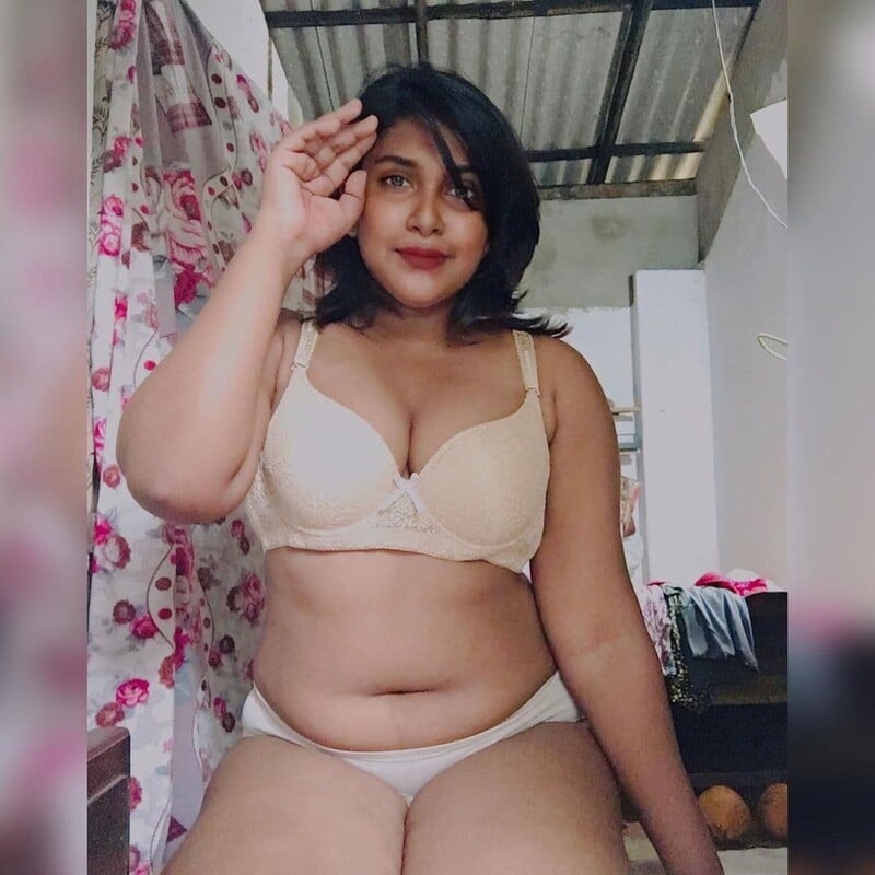 Sri Lankan big ass unmarried girl nude photos