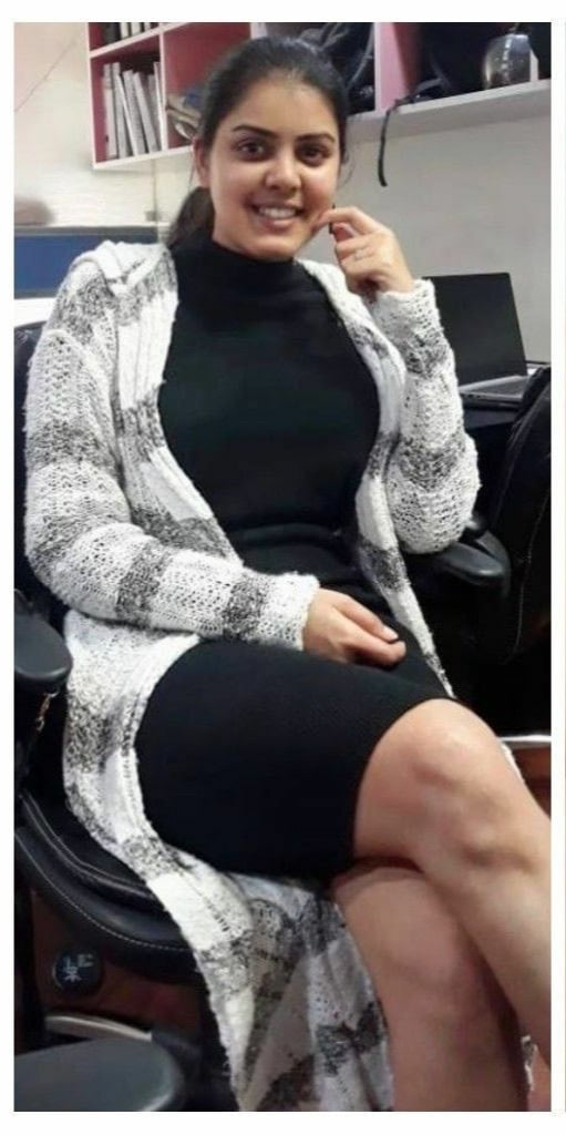 Round ass girlfriend nude photos shared online