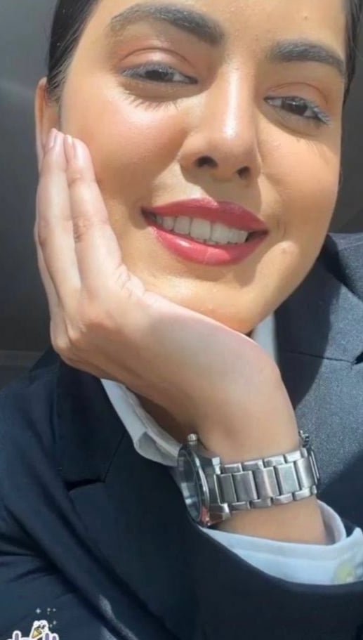 Round ass girlfriend nude photos shared online