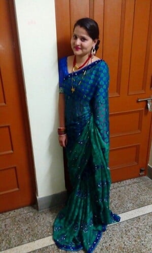 New Delhi Pacific mall bhabhi showing boobs in bra