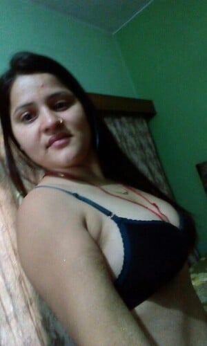 New Delhi Pacific mall bhabhi showing boobs in bra