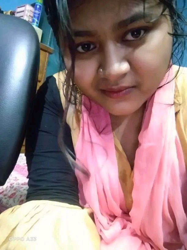 Chubby Desi bhabhi nude boobs showing pics