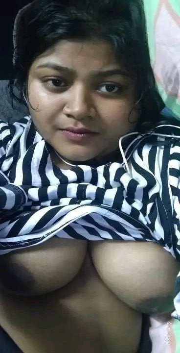 Chubby Desi bhabhi nude boobs showing pics