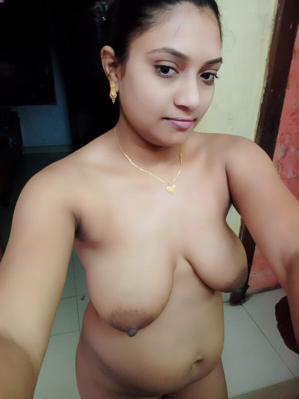 Beautiful Odia bhabhi nude selfie clicks viral