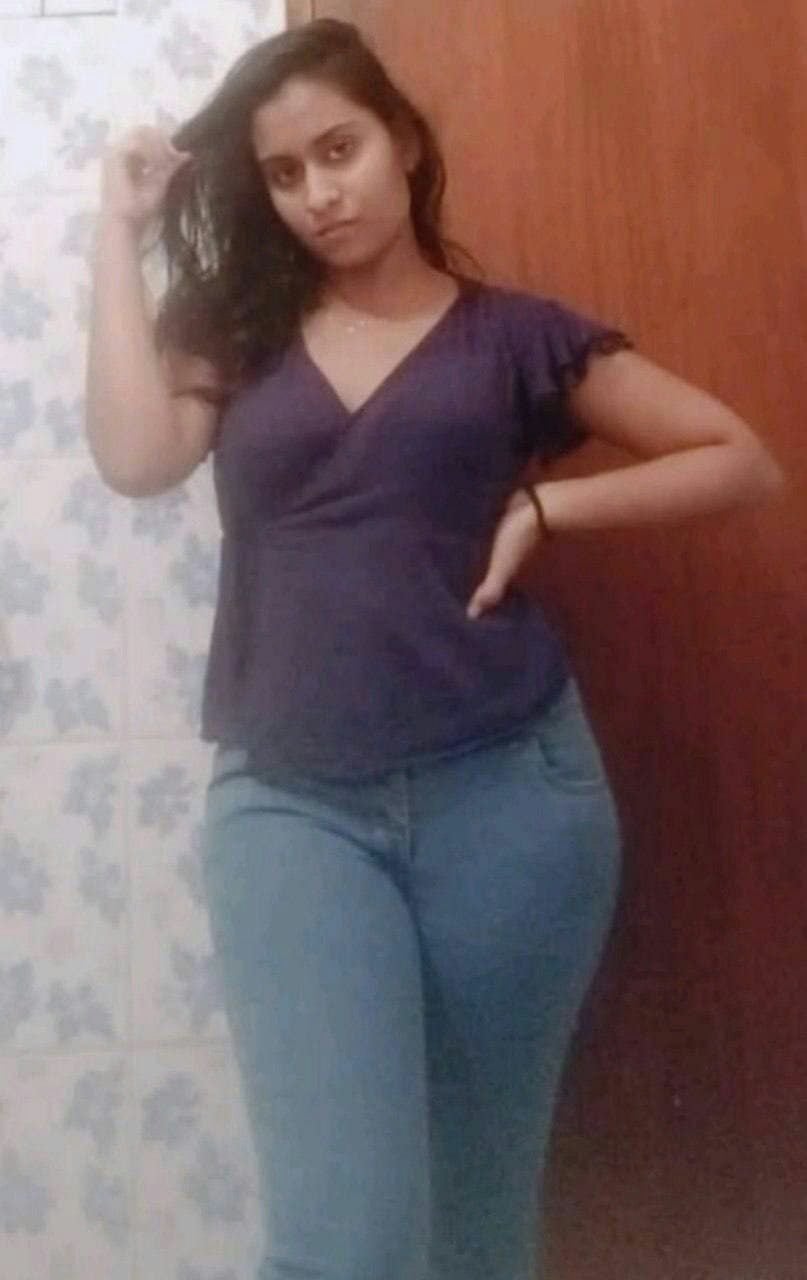 Srilankan girlfriend naked photos before sex