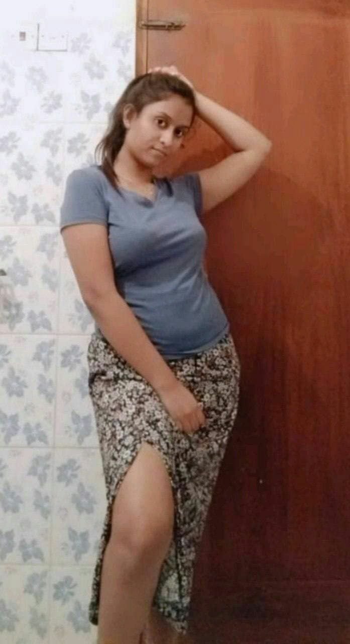 Srilankan girlfriend naked photos before sex