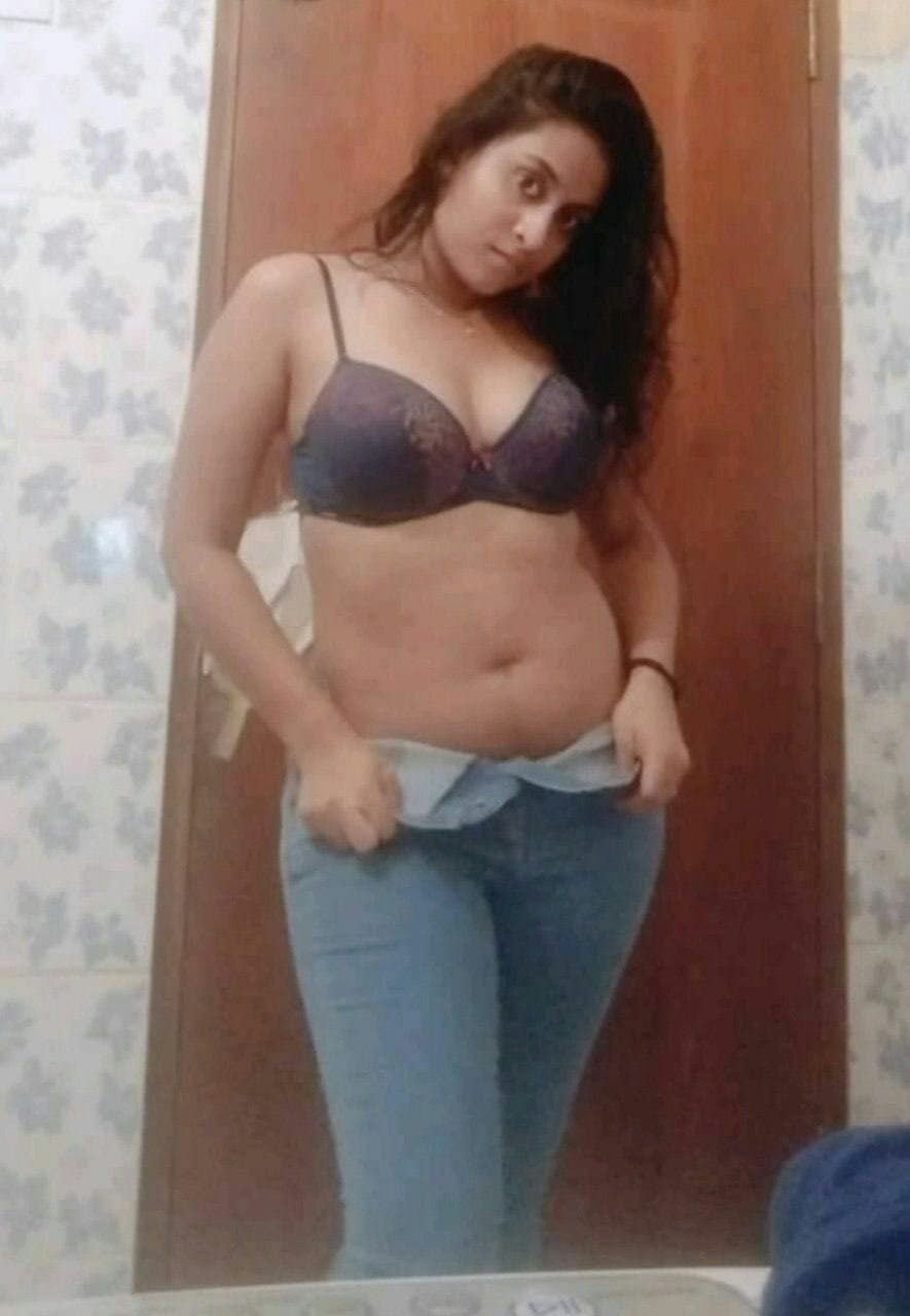 Srilankan girlfriend naked photos before sex