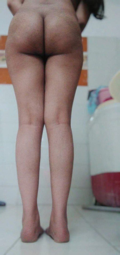 Srilankan girlfriend naked photos before sex