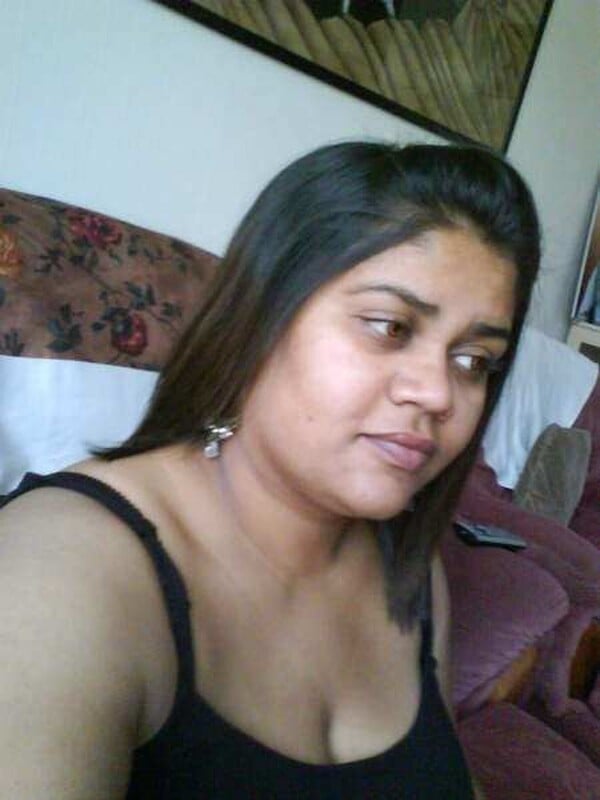 Desi big ass girl naked selfie photos viral