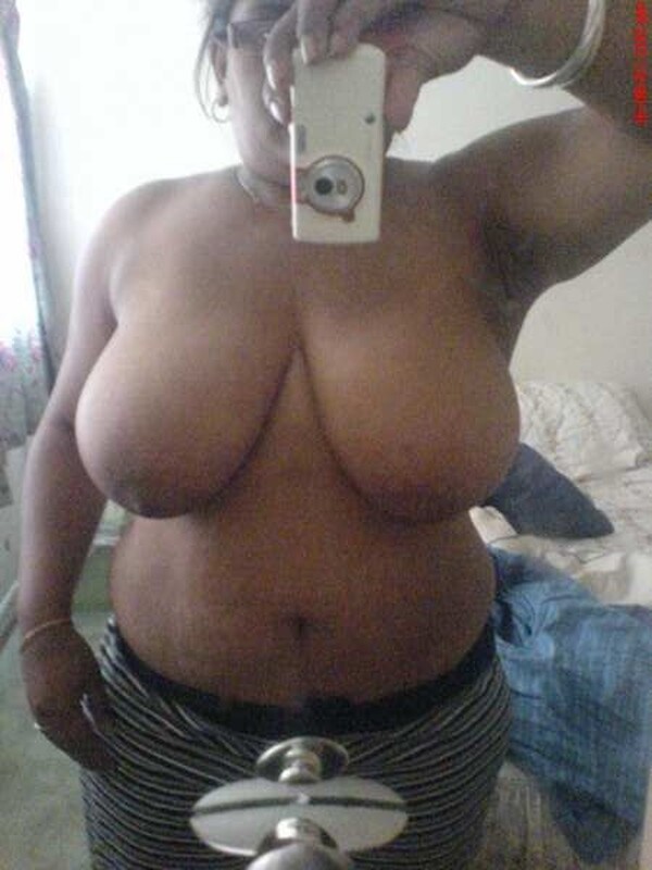 Desi big ass girl naked selfie photos viral
