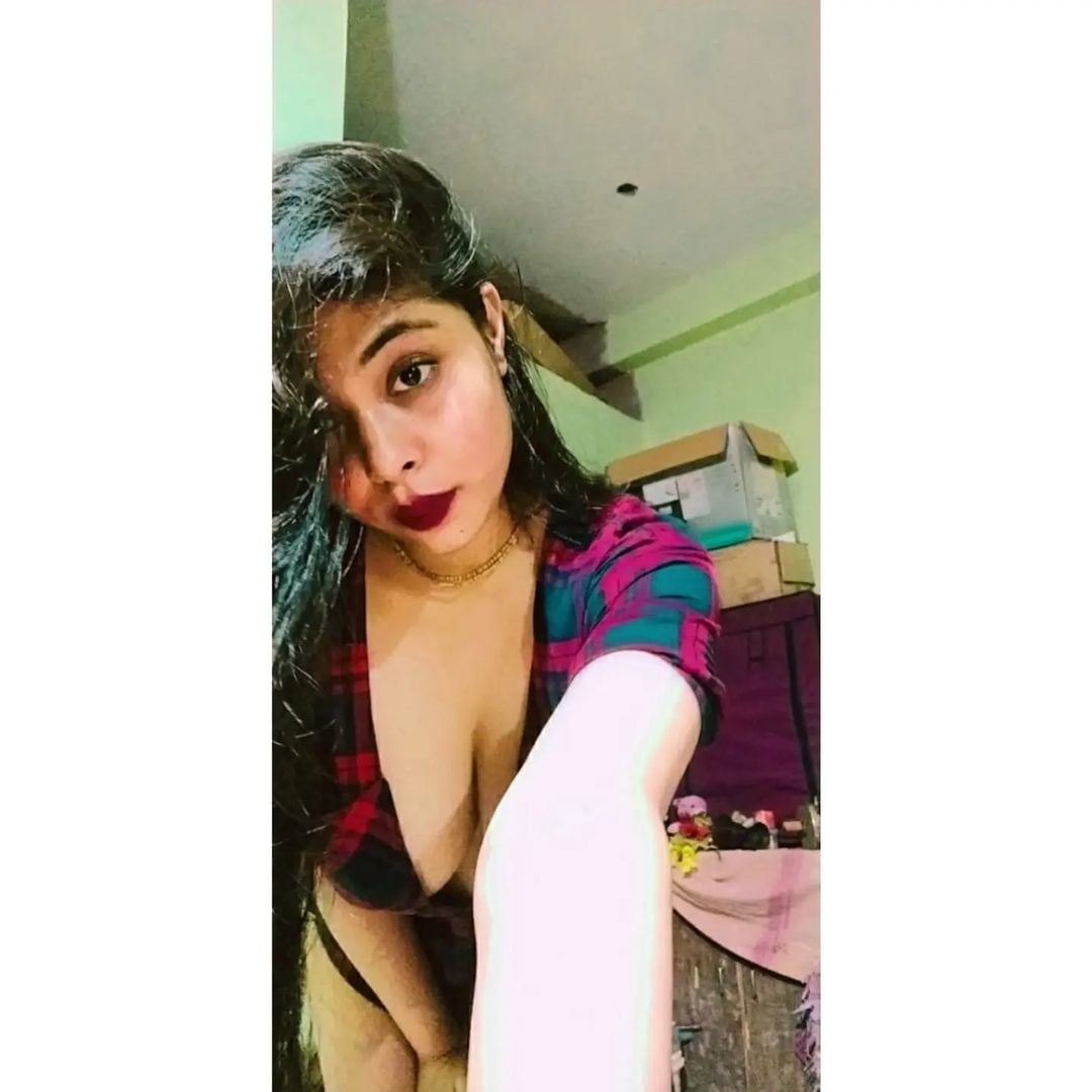 Indian school teacher see through saree boobs