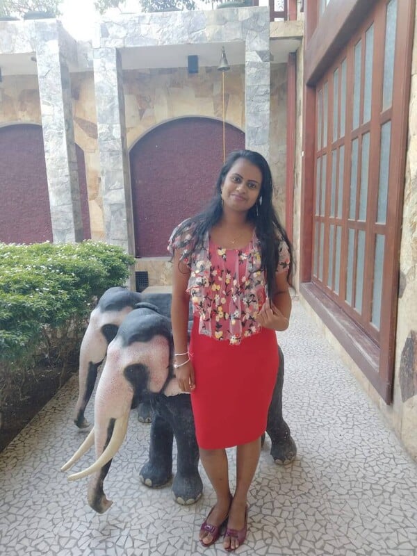 Srilankan big ass girl naked full photo collection