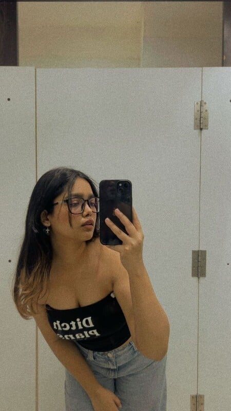 Thick ass desi babe topless and nude butt show