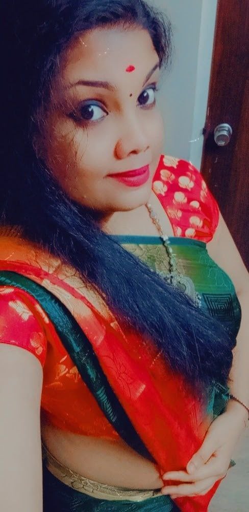 Desi bhabhi nude bath under the shower photos