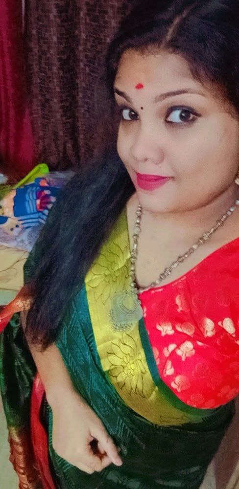 Desi bhabhi nude bath under the shower photos