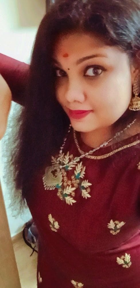 Desi bhabhi nude bath under the shower photos