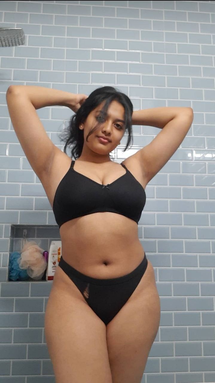 Big ass Desi girl naked in bathroom photos