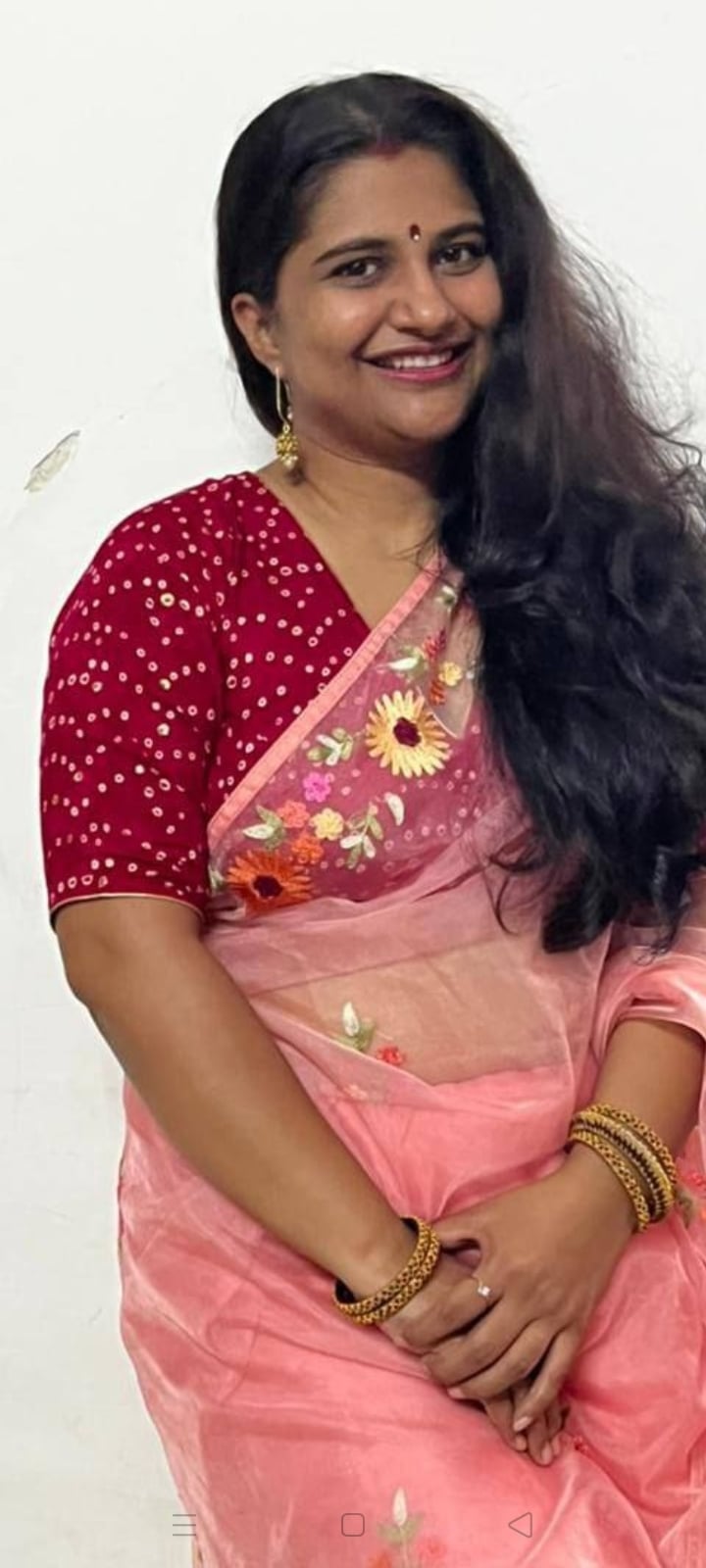 Sexy married Indian bhabhi trying bra in trial room