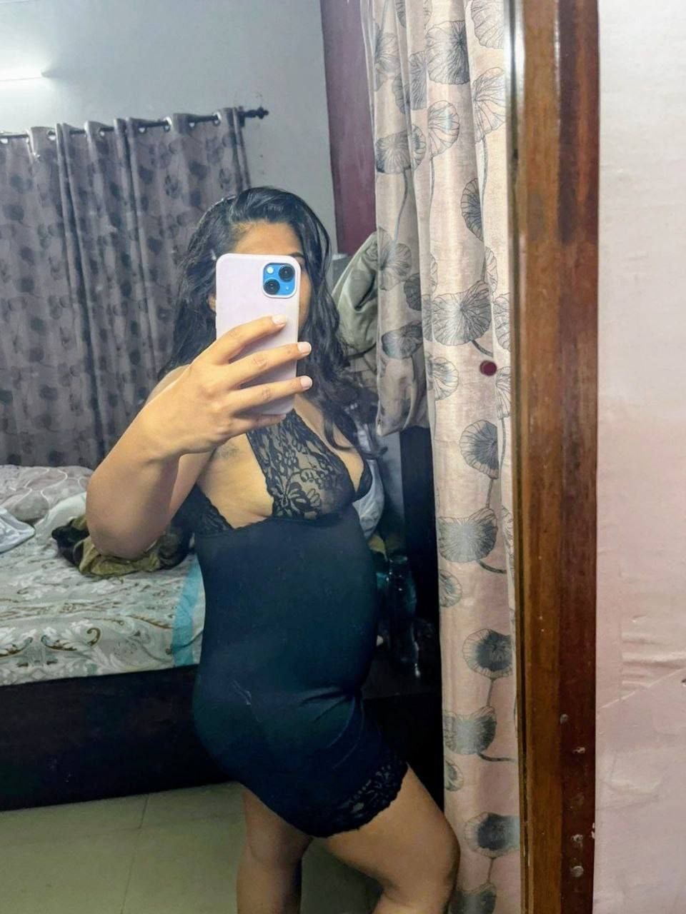 Sexy married Indian bhabhi trying bra in trial room