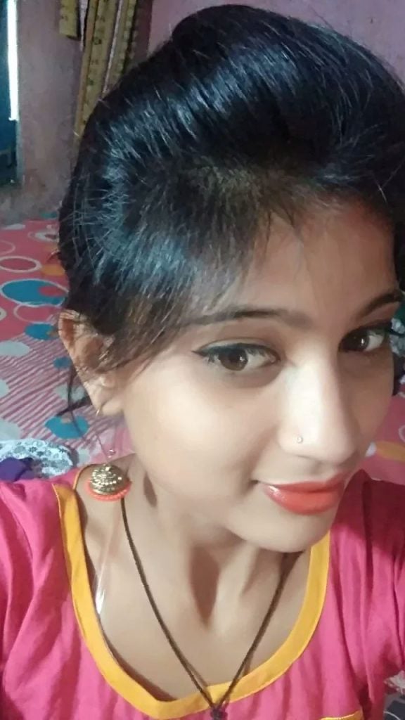 Sexy village bhabhi topless photos exposed