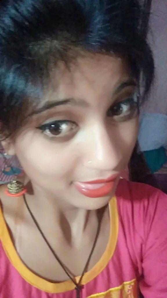 Sexy village bhabhi topless photos exposed