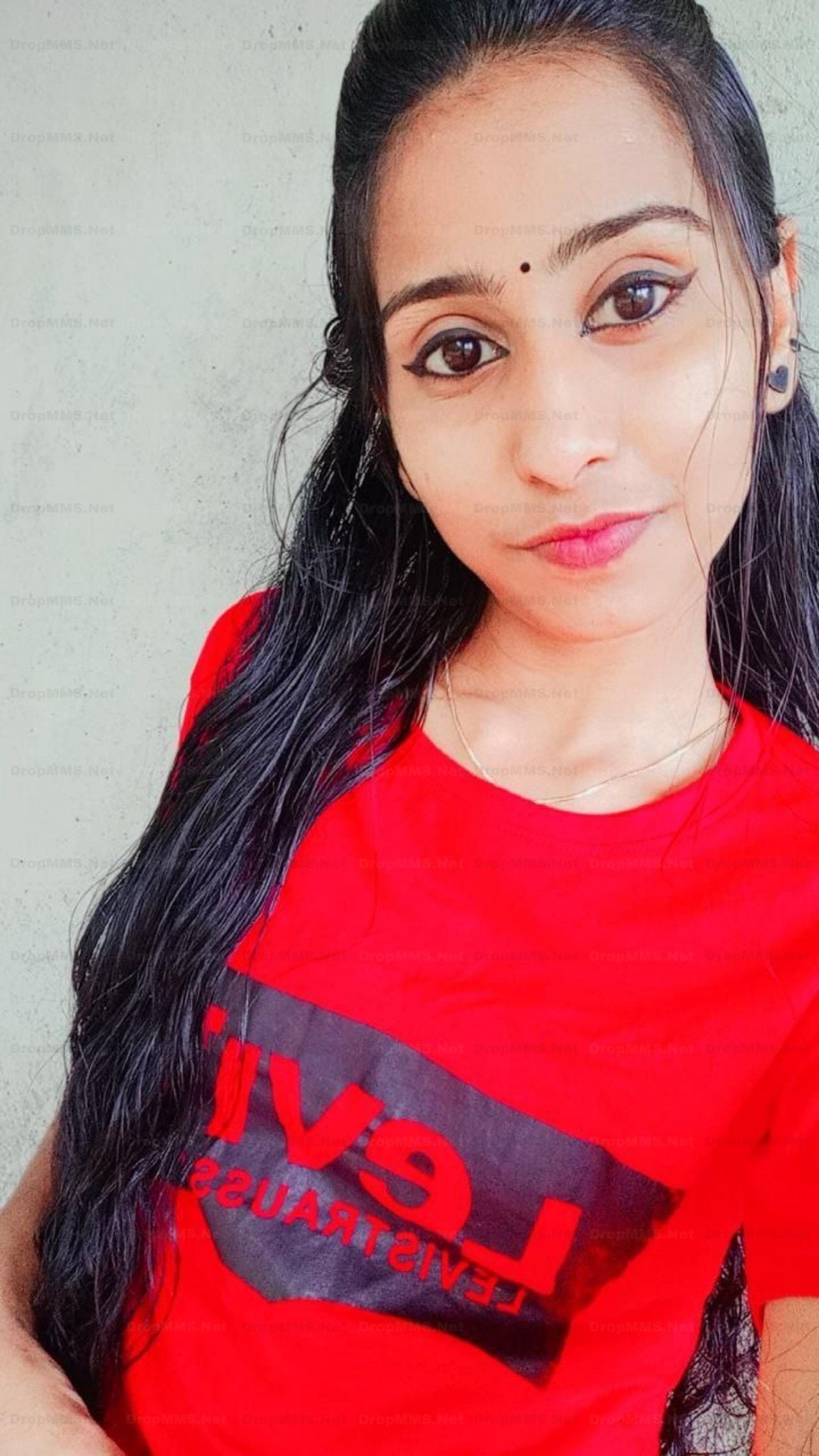 Small tits desi bhabhi nude boobs showing selfies