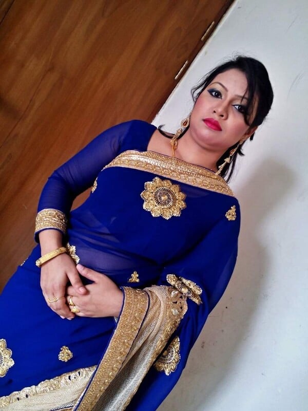 Indian viral bhabhi nude posing for sex with lover