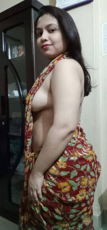 Indian viral bhabhi nude posing for sex with lover