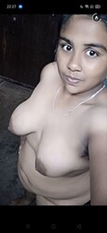 Big boobs IT girl naked selfie clicks for lover