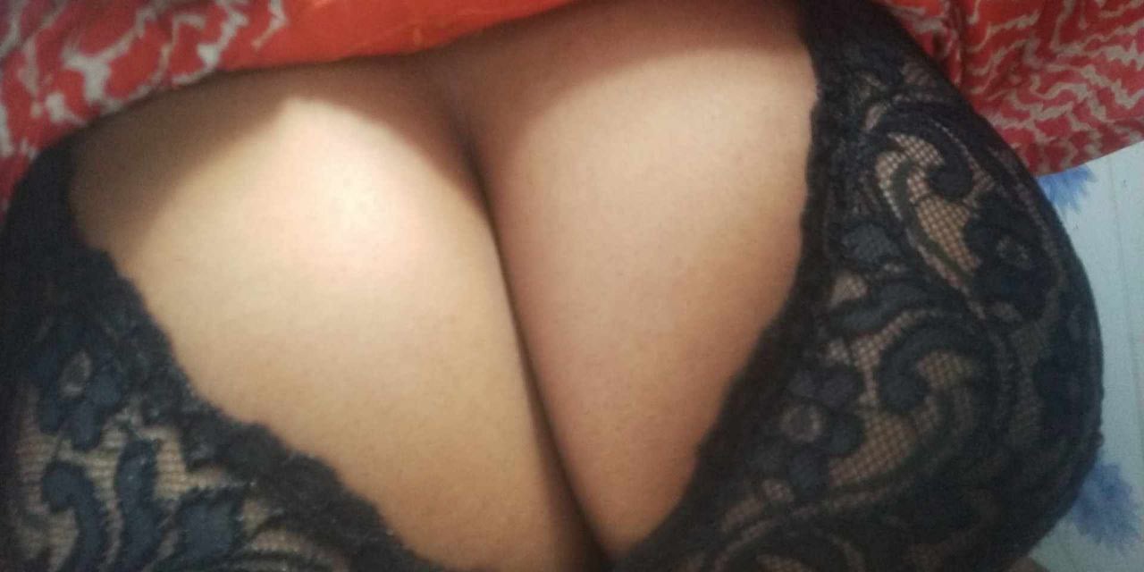 Chubby Desi girl big boobs exposing topless show