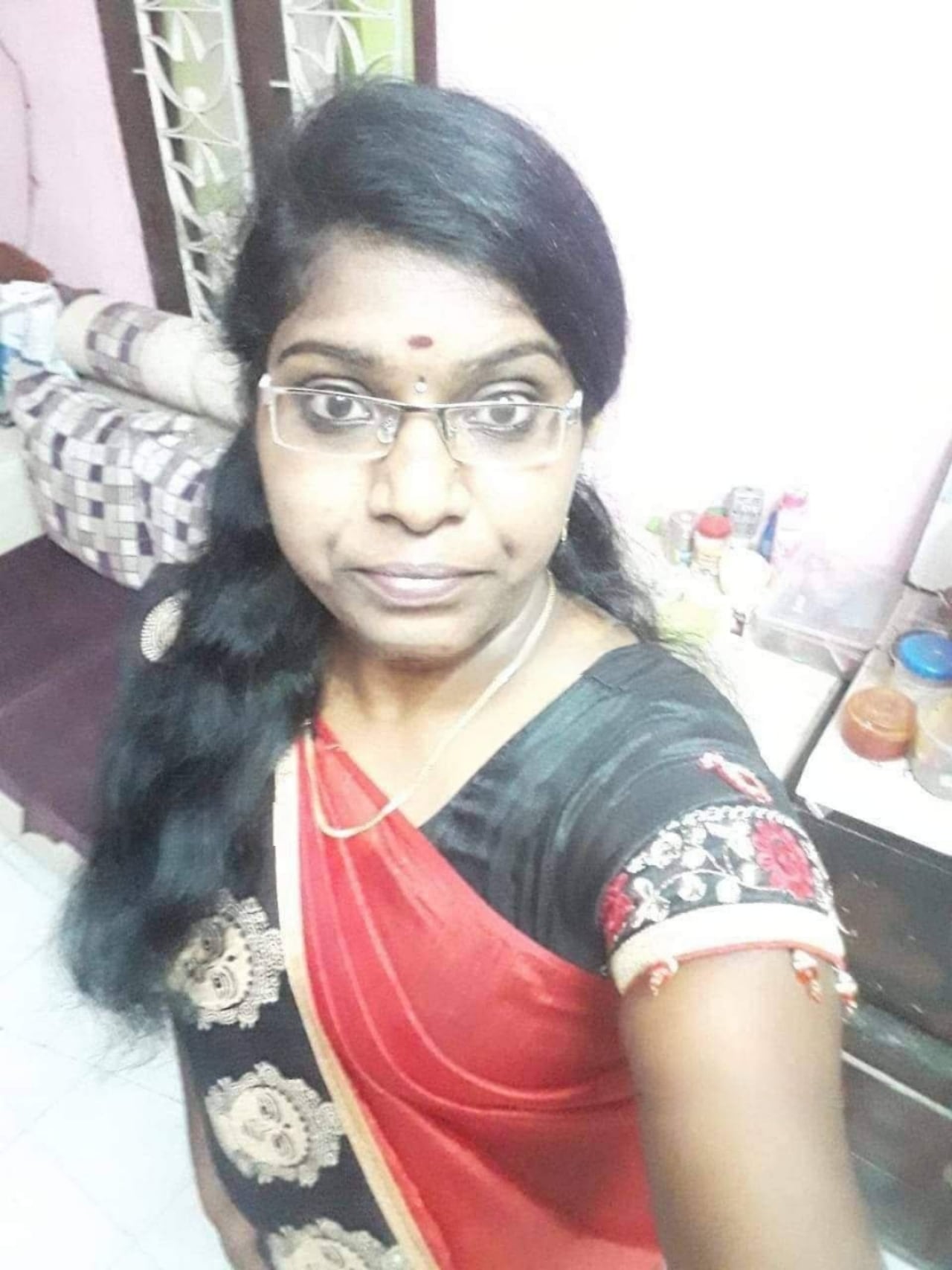 Srilankan Tamil bhabhi boobs showing pics